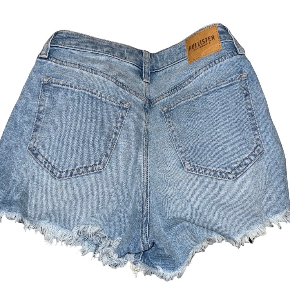Hollister ultra high-rise mom shorts 3” - Picture 3 of 3